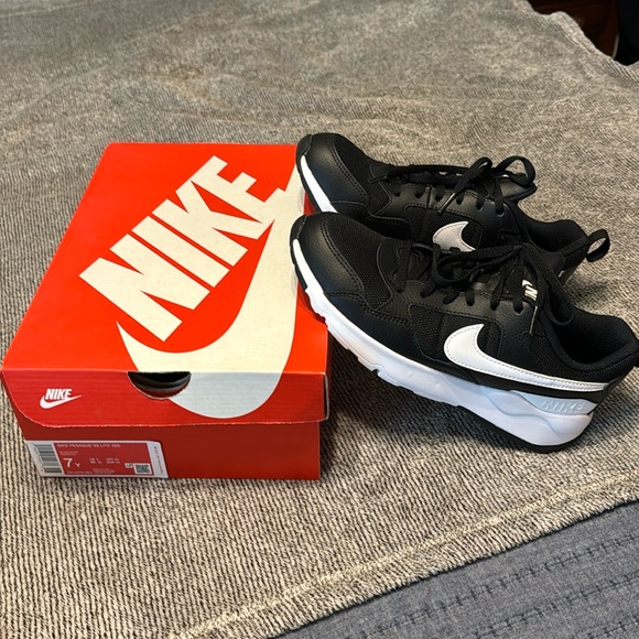 Nike Pegasus ‘92 Lite (GS) black size 7Y/8.5 women’s - Picture 1 of 6